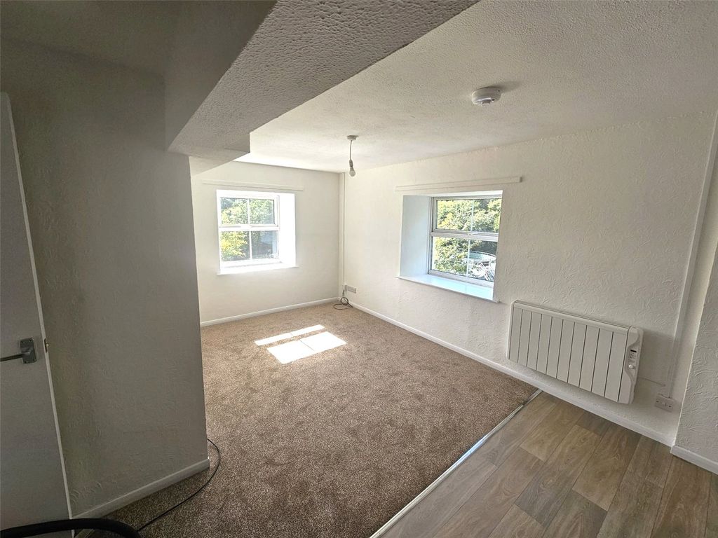 Property photo 3 of 10 Picture No. 04