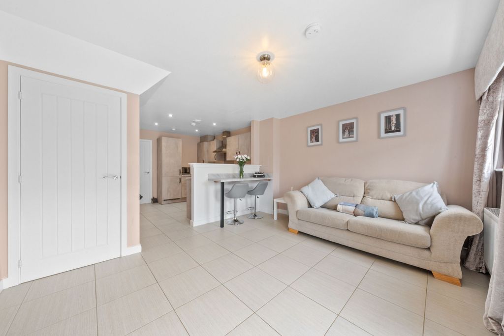 Property photo 2 of 32