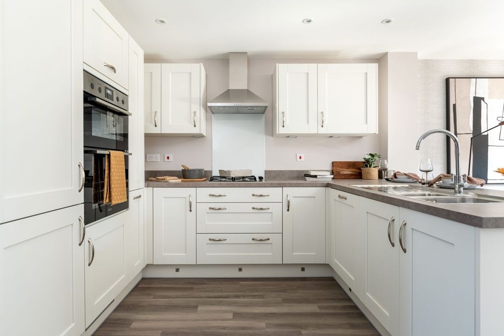 Property photo 1 of 12 A Modern Fully Fitted Kitchen Makes Meal Preparation Easy