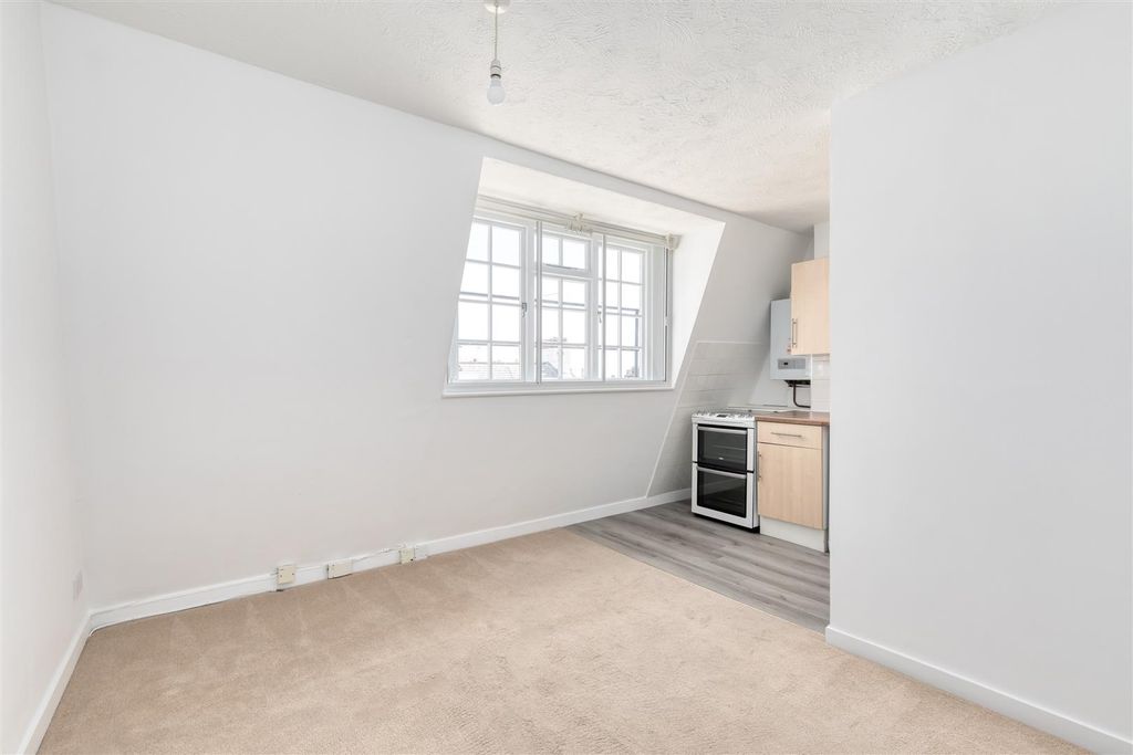 Property photo 2 of 12 Flat-4-11-Montpelier-St-Large-2.Jpg
