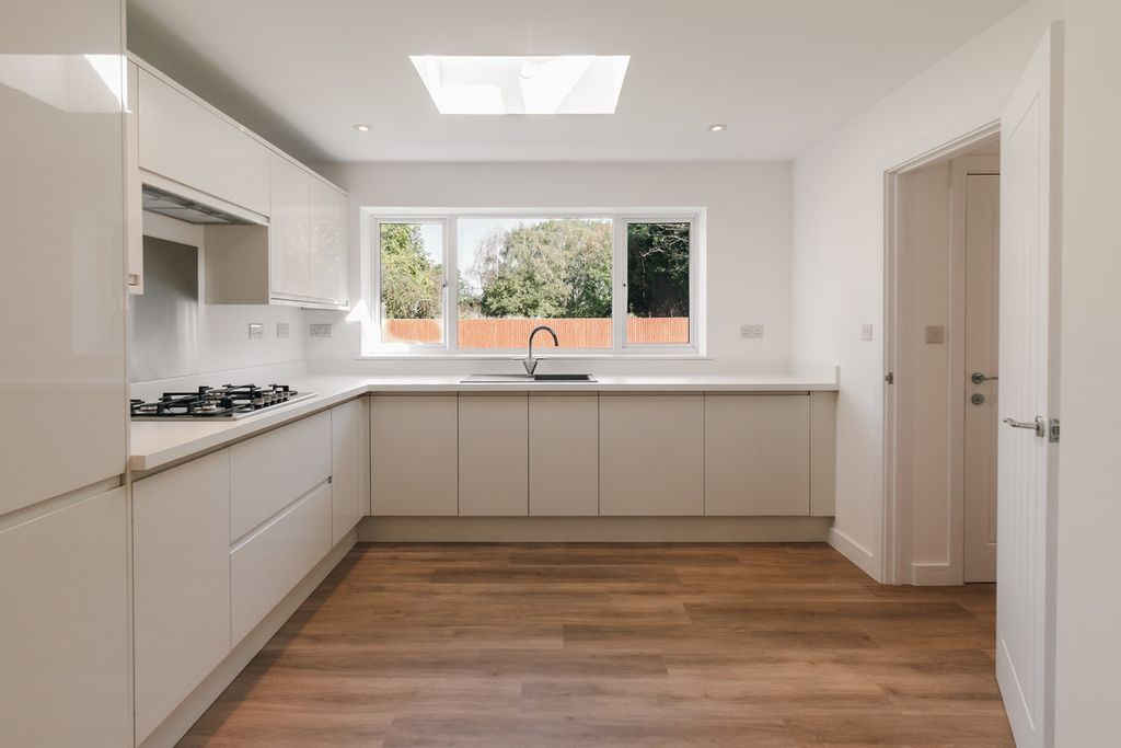 Property photo 2 of 33