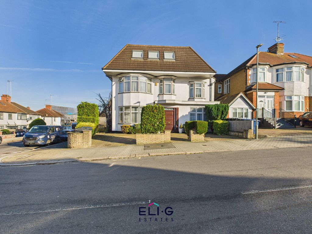 Property photo 1 of 21 Substantial 8 Bed Detached House For Sale Eastside Road, London Nw11