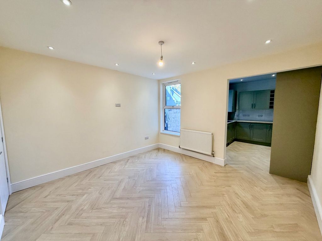 Property photo 3 of 17 Picture No. 06