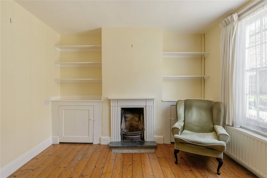 Property photo 3 of 13 Sitting Room