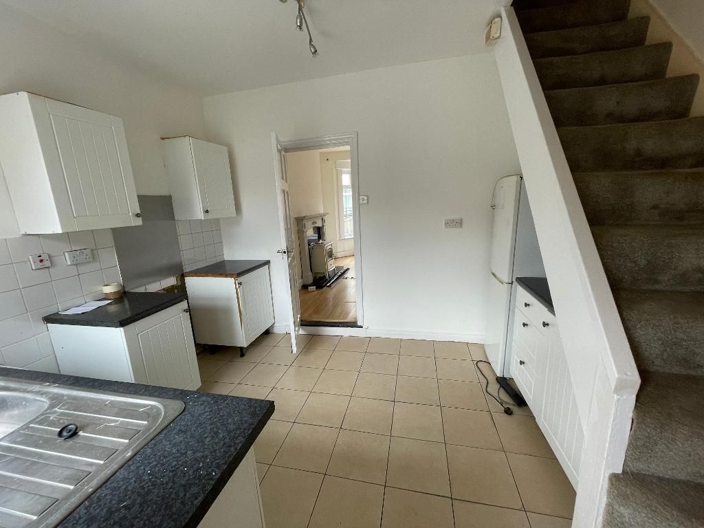 Property photo 3 of 7 Kitchen
