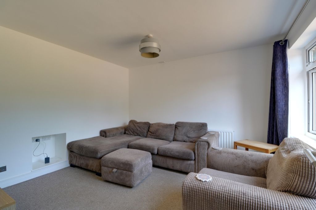 Property photo 3 of 14 Lounge