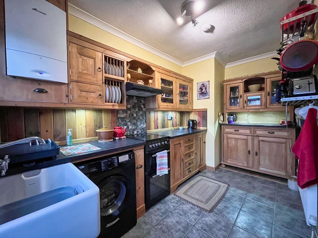 Property photo 2 of 33