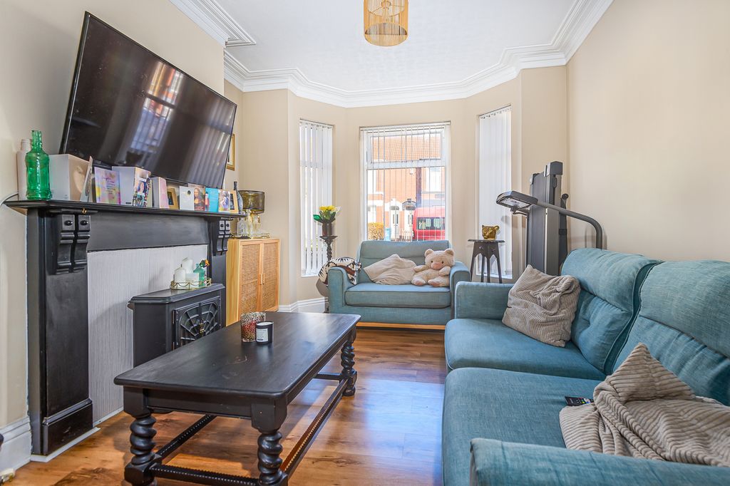 Property photo 2 of 25