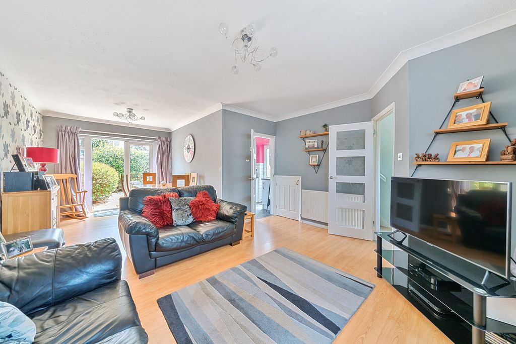 Property photo 2 of 11 1314983-9-6867Bbb...