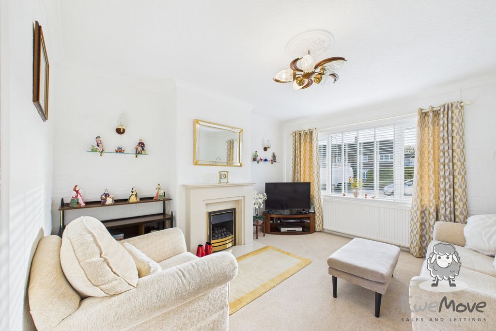 Property photo 3 of 13 9