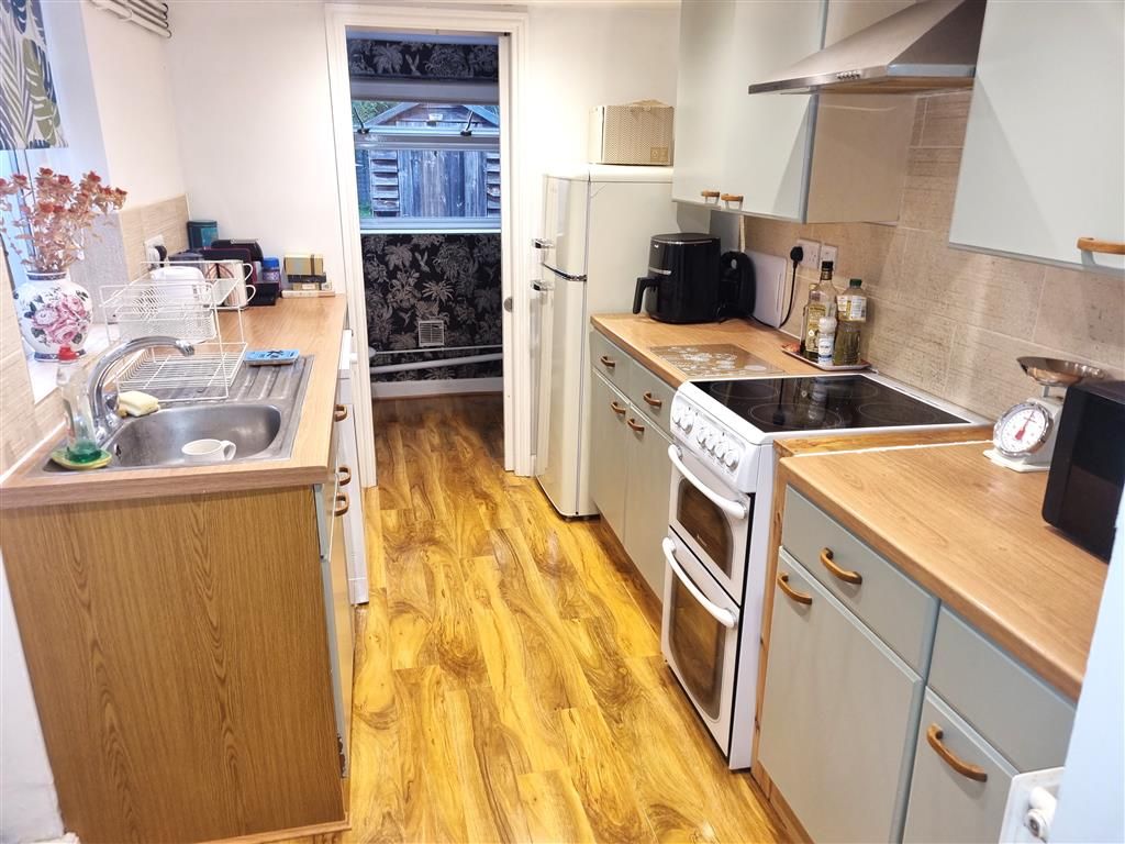 Property photo 2 of 7 Kitchen