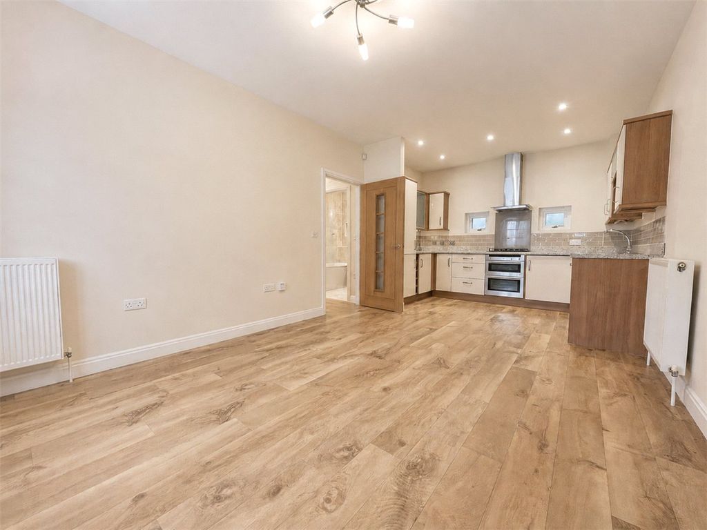 Property photo 3 of 7 Picture No. 21