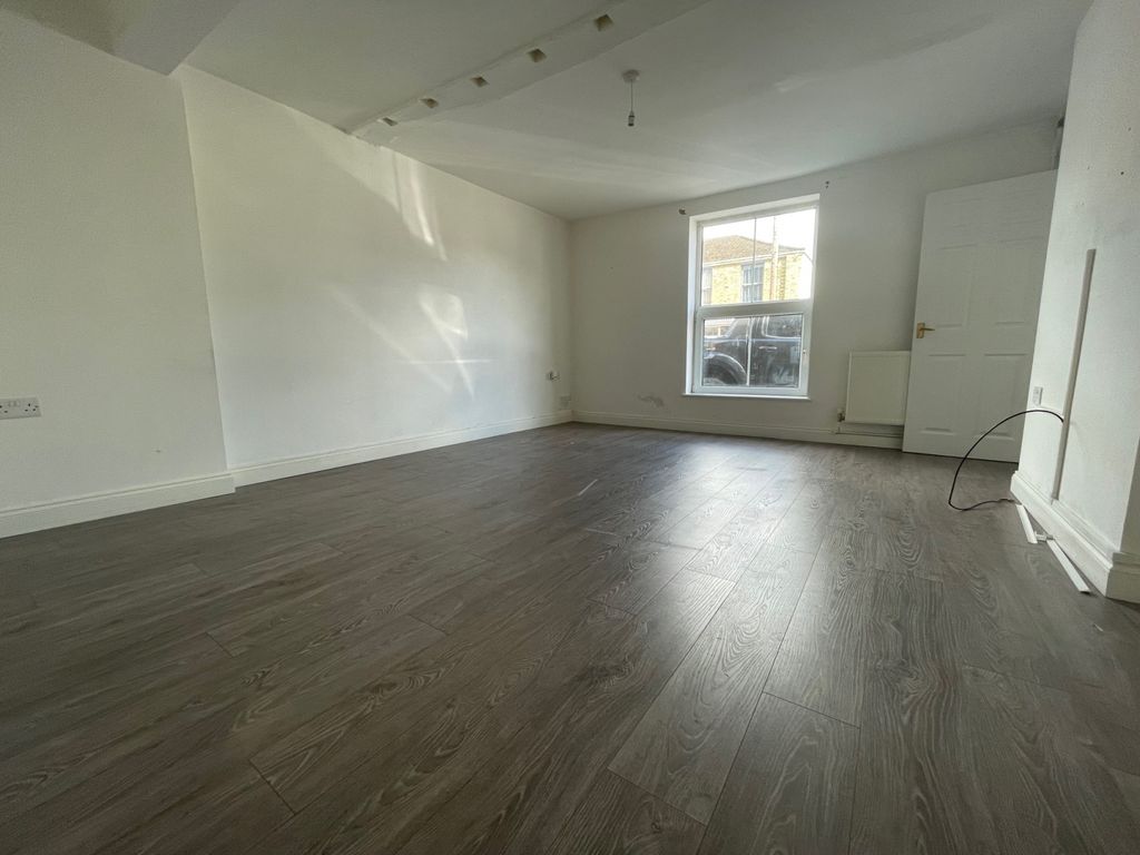 Property photo 1 of 5 Broad Street, Whittlesey