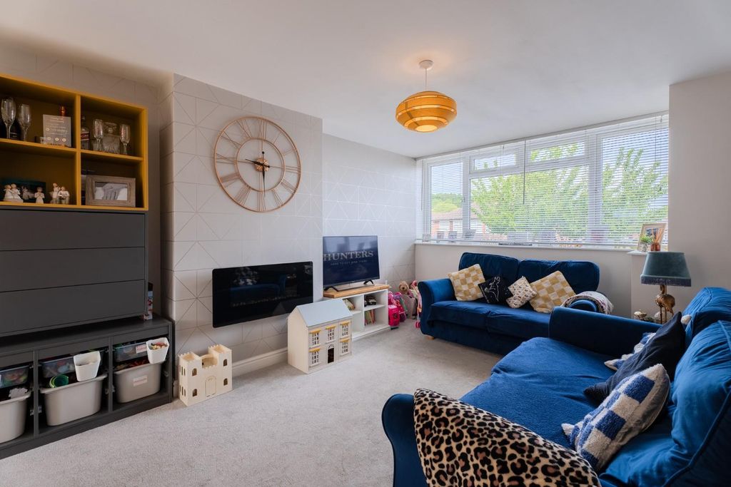 Property photo 2 of 18 Camberley Crescent-12.Jpg