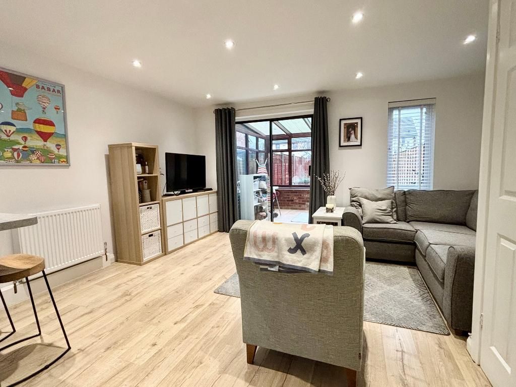 Property photo 2 of 14 Lounge