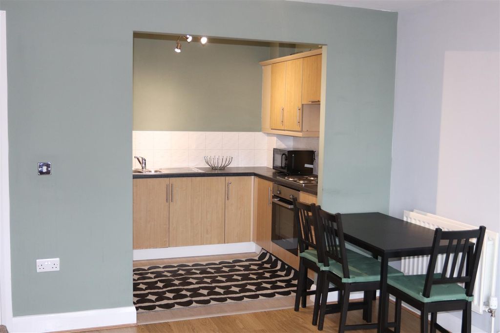 Property photo 3 of 18 Kitchen