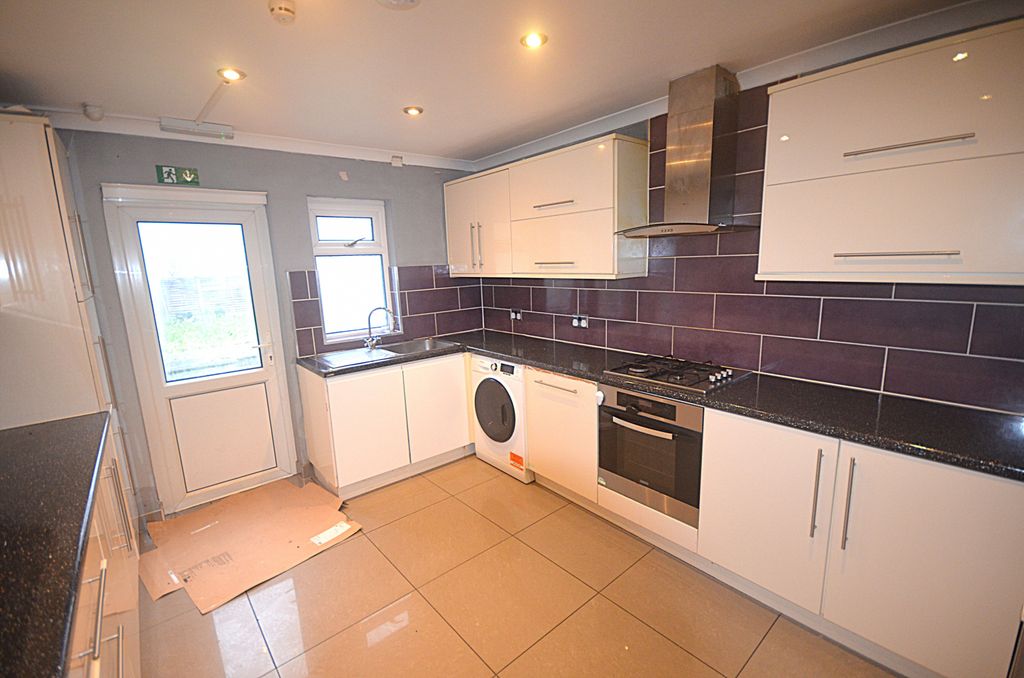 Property photo 2 of 12 Kitchen