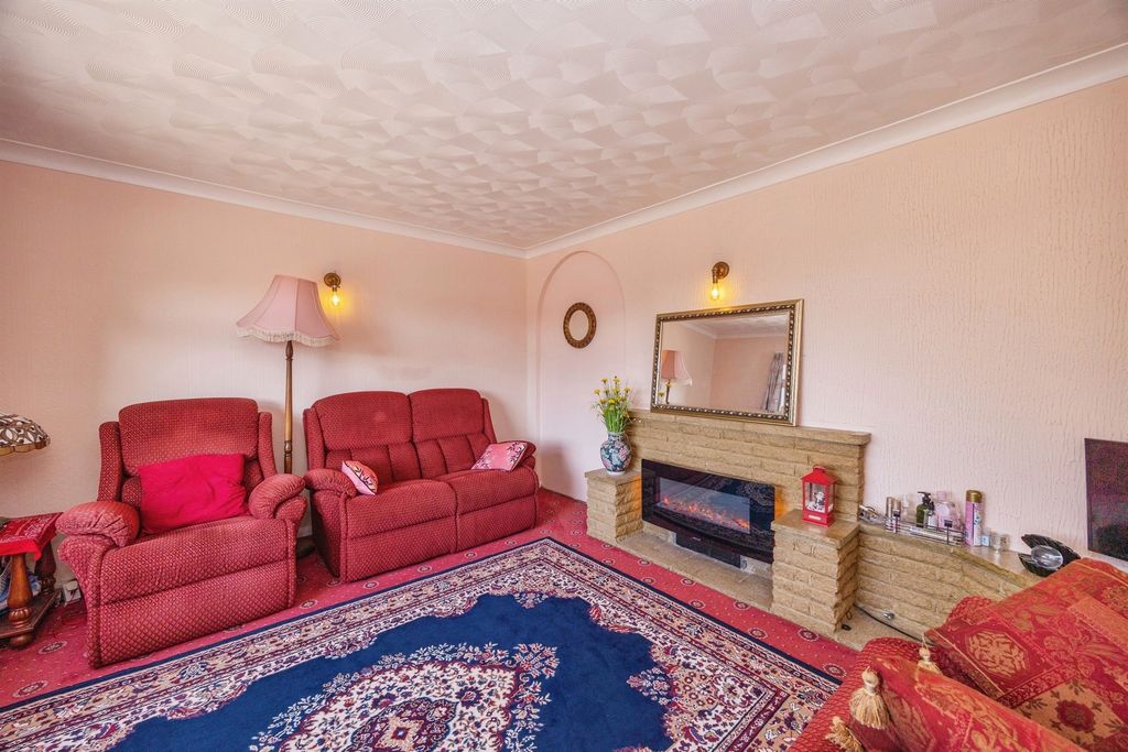 Property photo 2 of 27