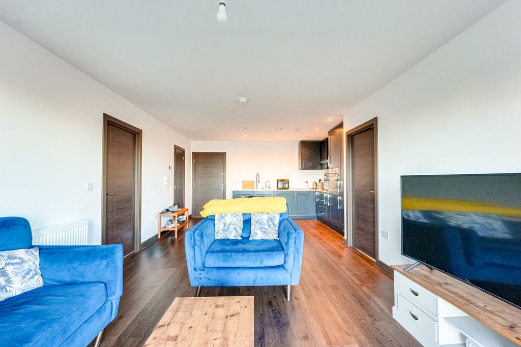 Property photo 3 of 18