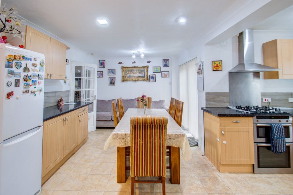 Property photo 3 of 21 Picture No. 23