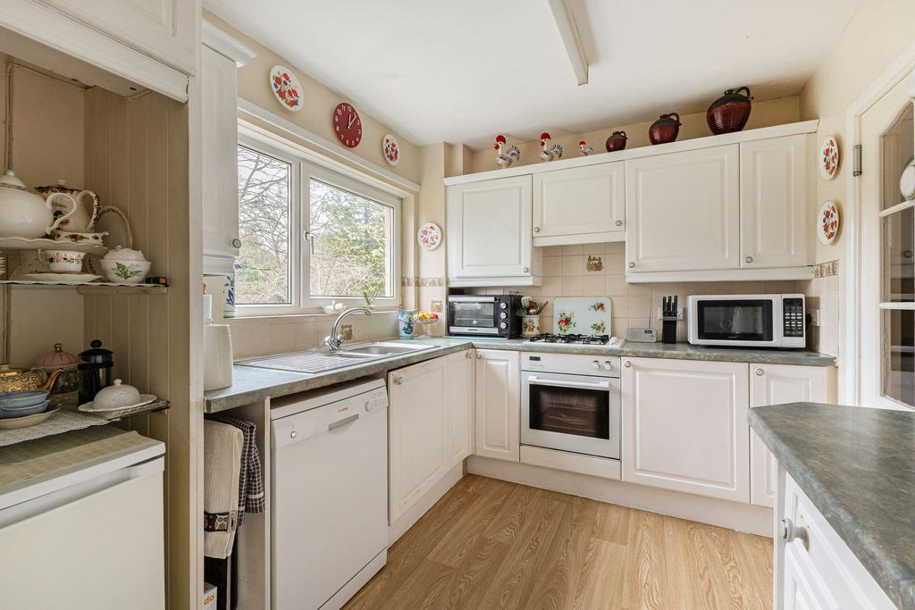 Property photo 3 of 11