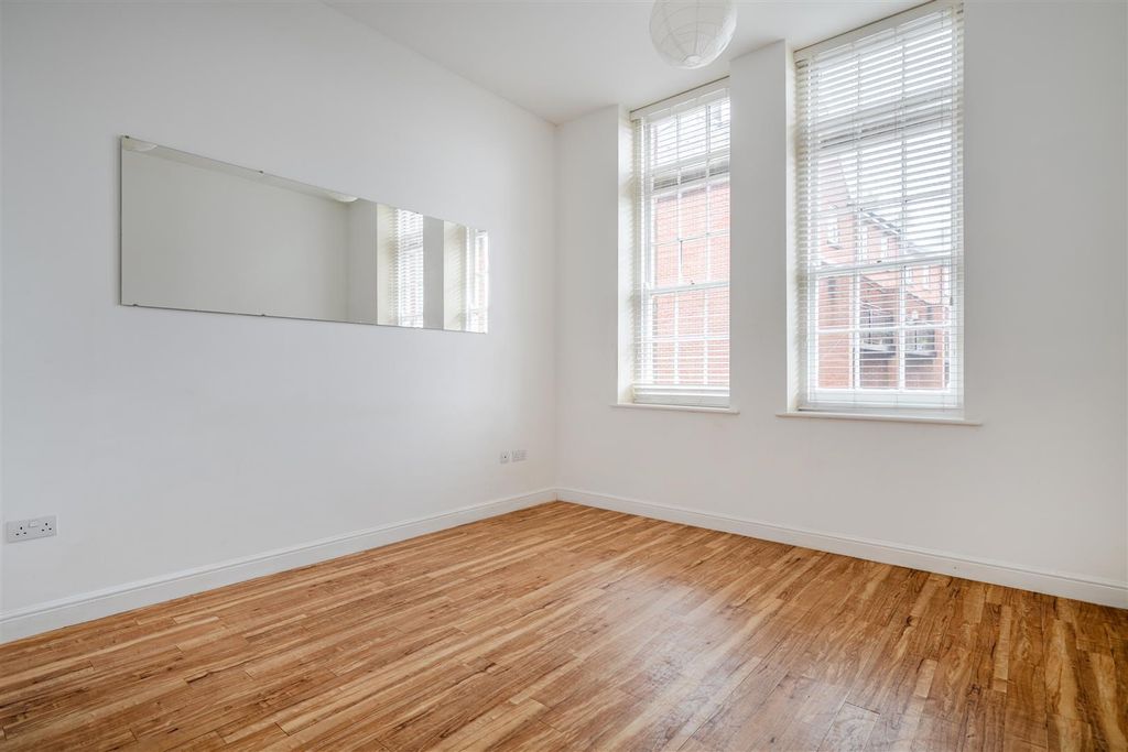 Property photo 3 of 18 1380345-8-69172F2Ba4484.Jpg