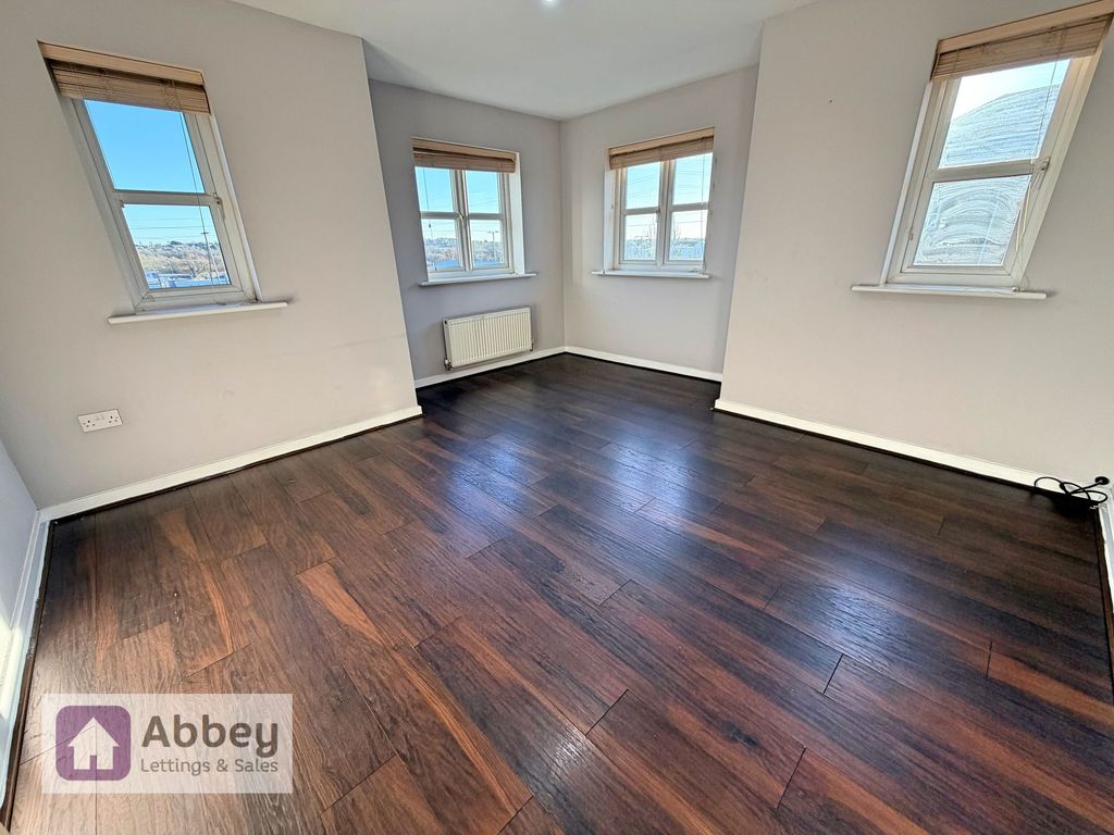 Property photo 1 of 18 Lounge