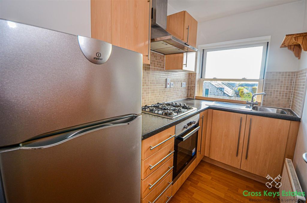 Property photo 3 of 11 Kitchen