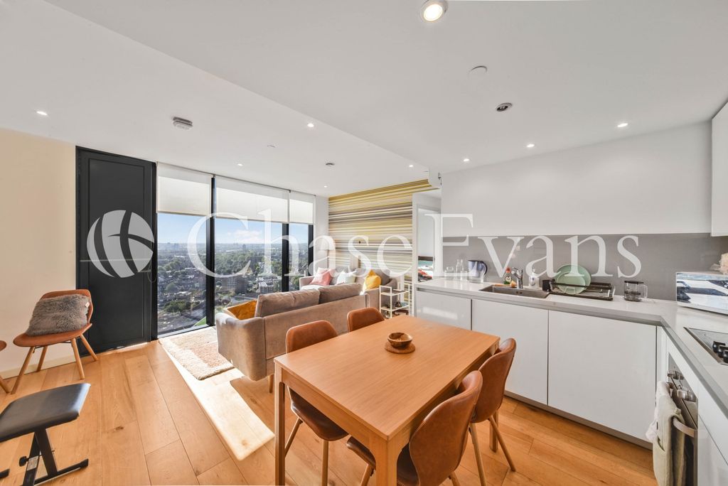 Property photo 3 of 14 The Strata, Walworth
