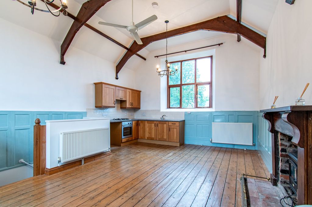 Property photo 3 of 11