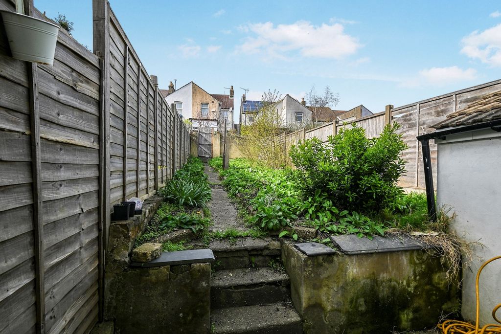 Property photo 3 of 10 Garden