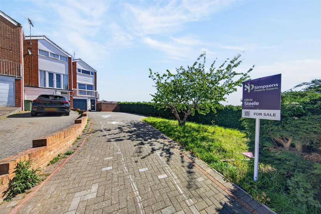 Property photo 1 of 18 310Bidefordgreen03.Jpg