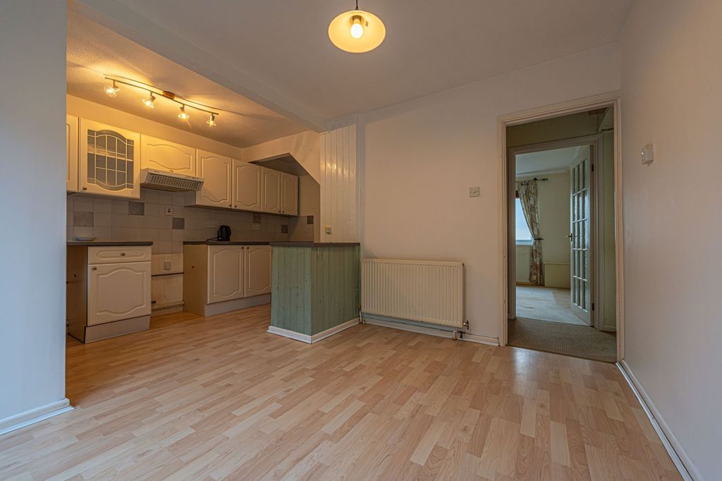 Property photo 2 of 27