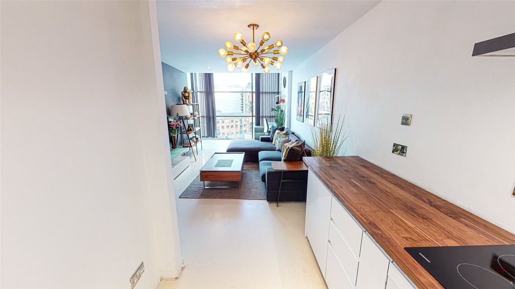 Property photo 3 of 11 Kitchen