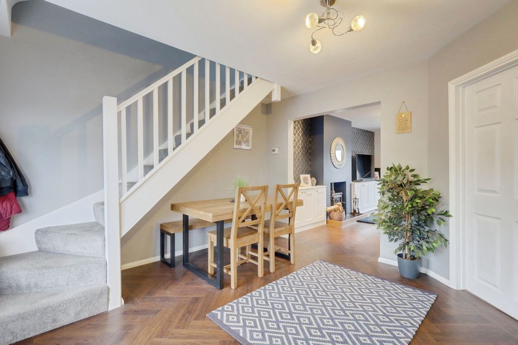 Property photo 3 of 33