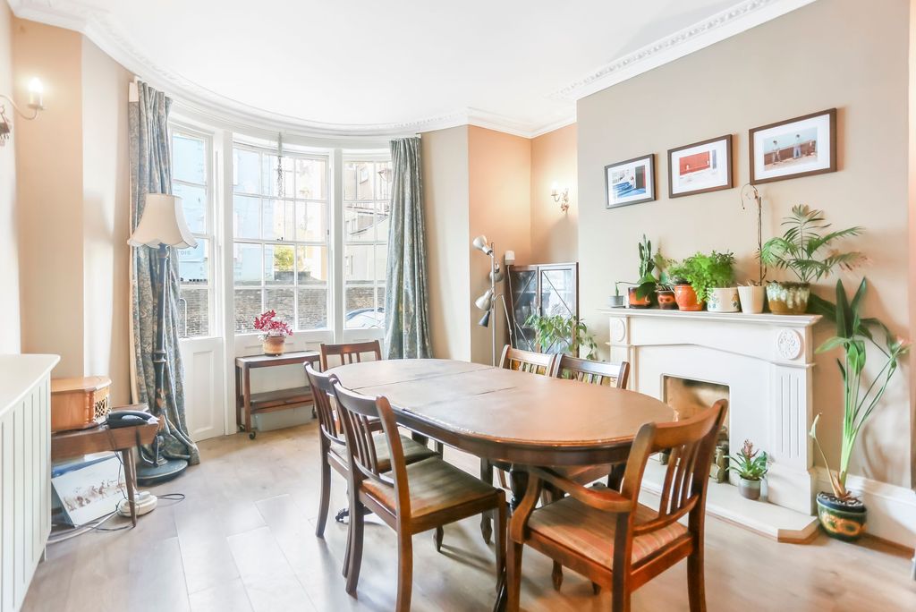 Property photo 2 of 21