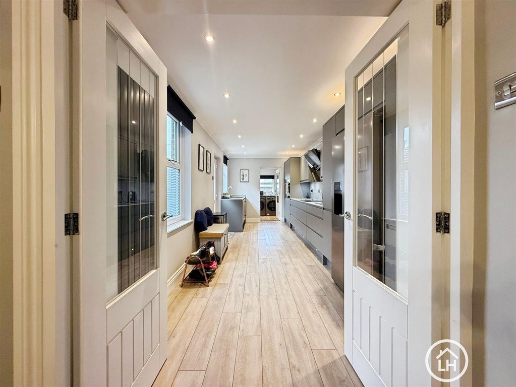 Property photo 3 of 16 E9Cb5c8c--4274-8A08-3F278B528A73-25223-00000Ac3773