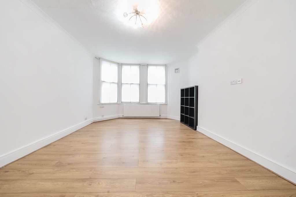 Property photo 1 of 13 Living Room