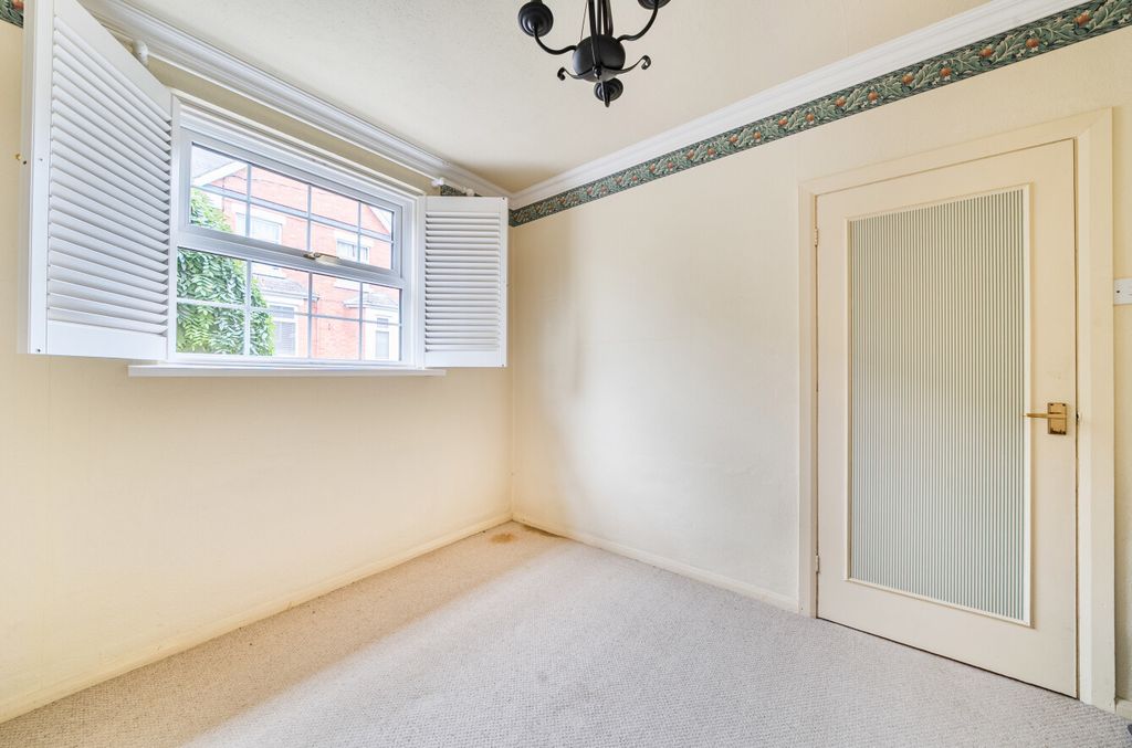 Property photo 3 of 19 1348975-16-68Bef1...