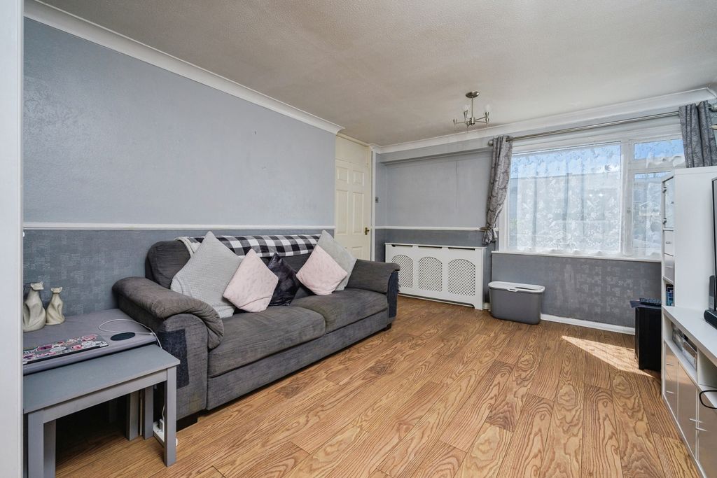Property photo 3 of 17 Pbox-Img.Jpg