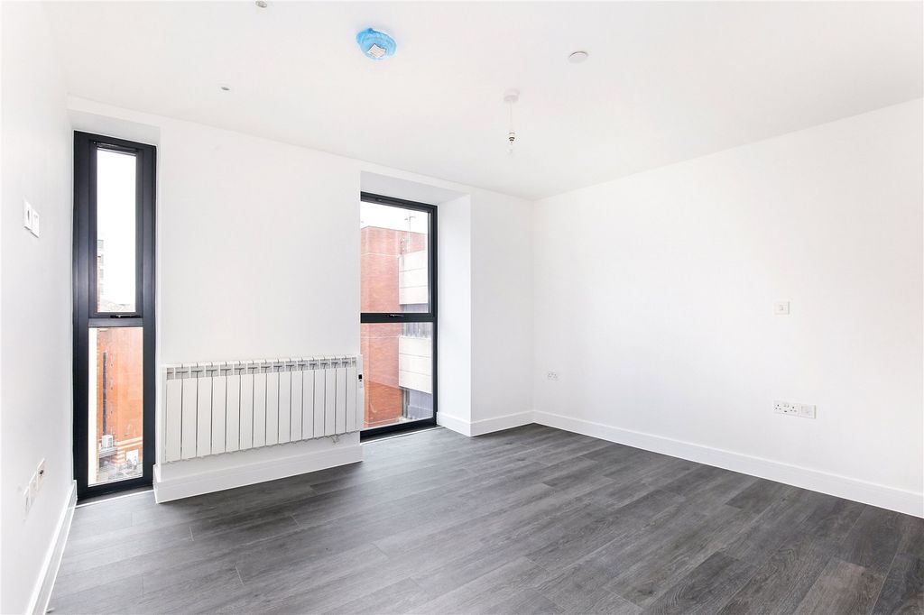 Property photo 3 of 7 Studio