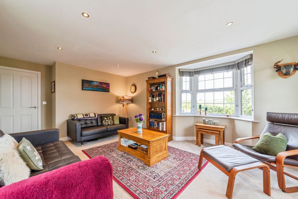 Property photo 3 of 18 Image