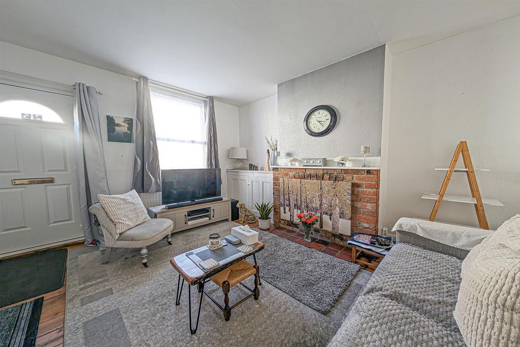 Property photo 2 of 8 Pxl_20260326_152310588 Lvg.Jpg