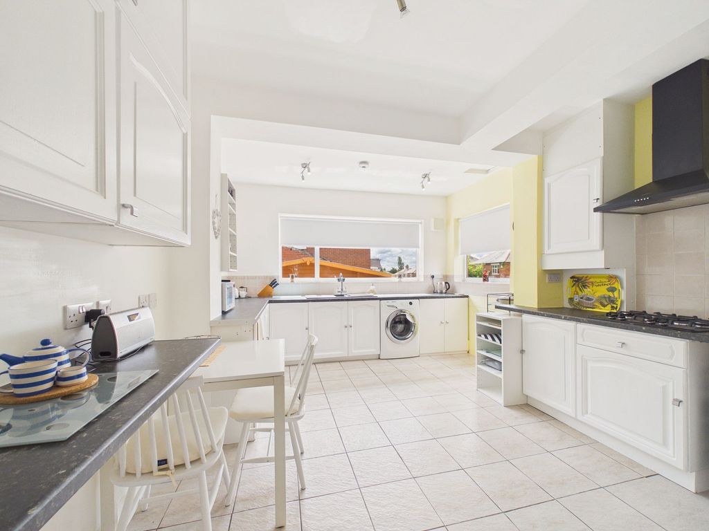 Property photo 3 of 14 Kitchen