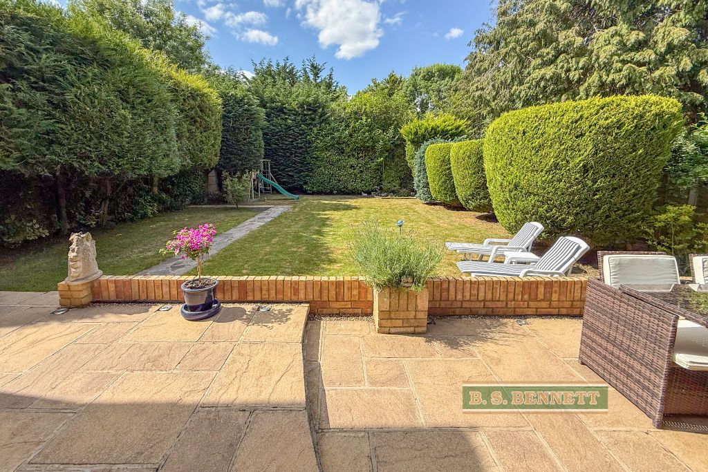 Property photo 2 of 23 Garden
