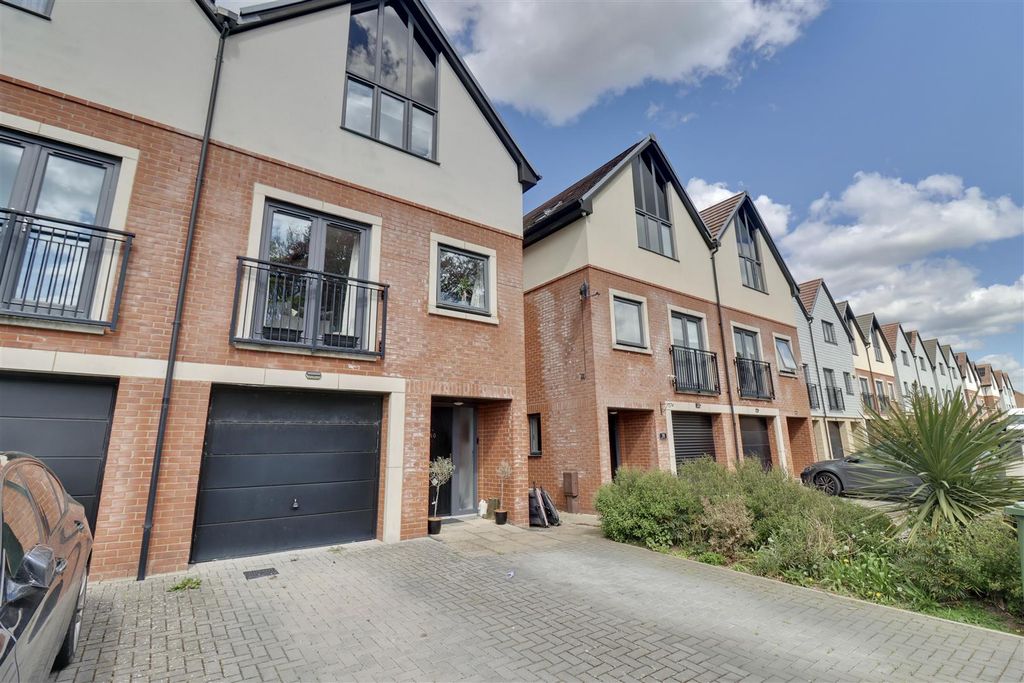 Property photo 1 of 19 9C76E64D-80F4-4A92-A3D1-15F4DC750728_1_201_A.Jpeg