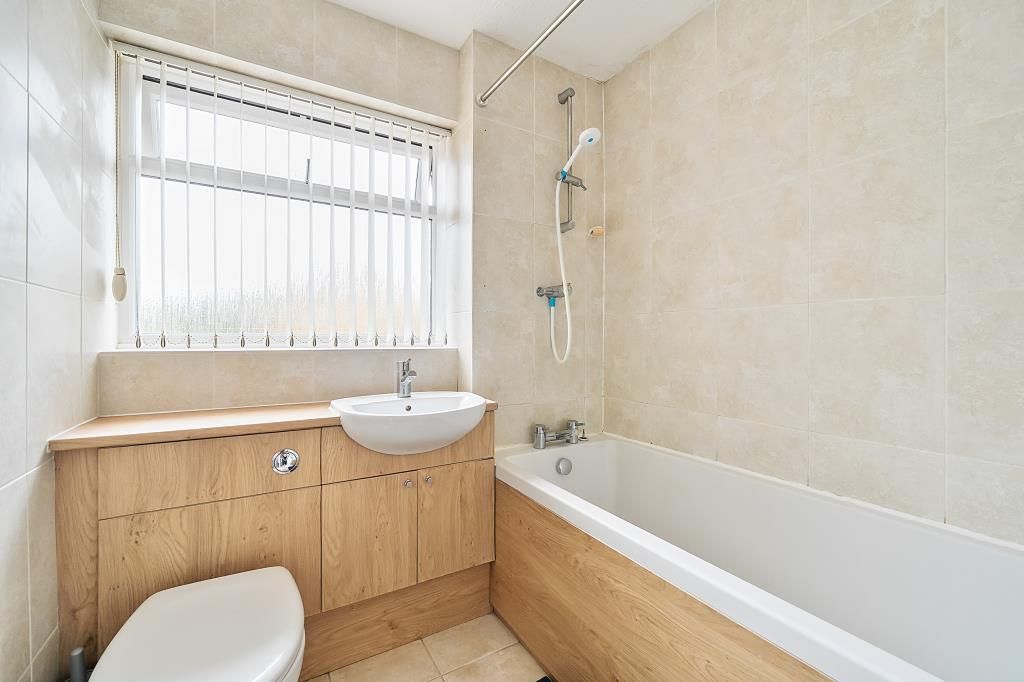 Property photo 2 of 15 Bathroom