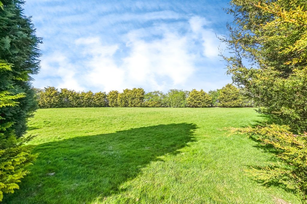 Property photo 3 of 17 Photo