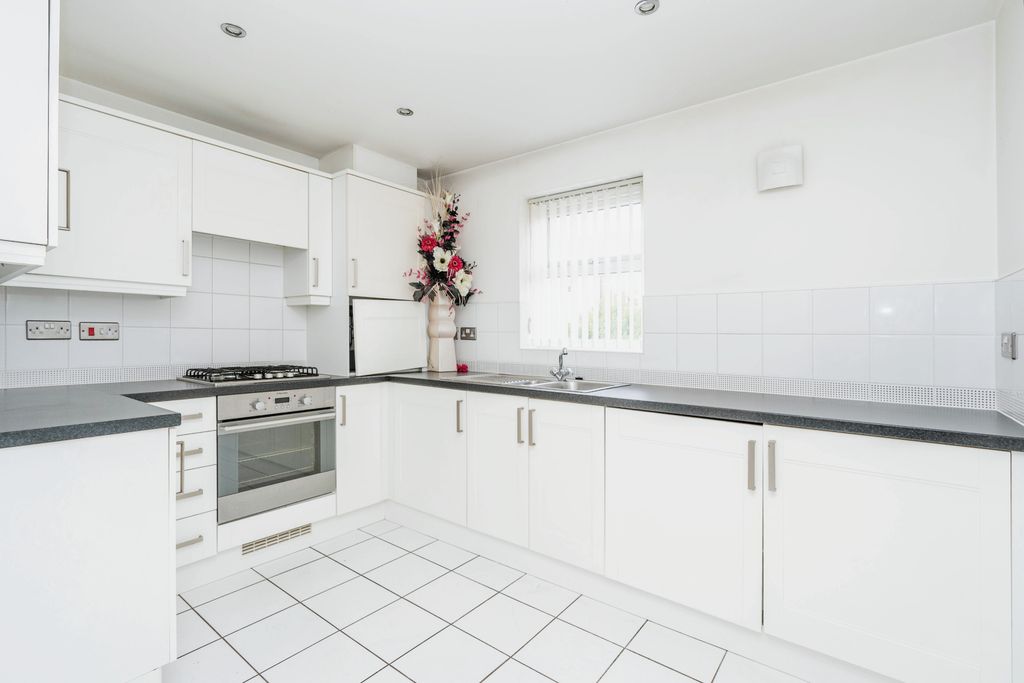 Property photo 3 of 15 Kitchen