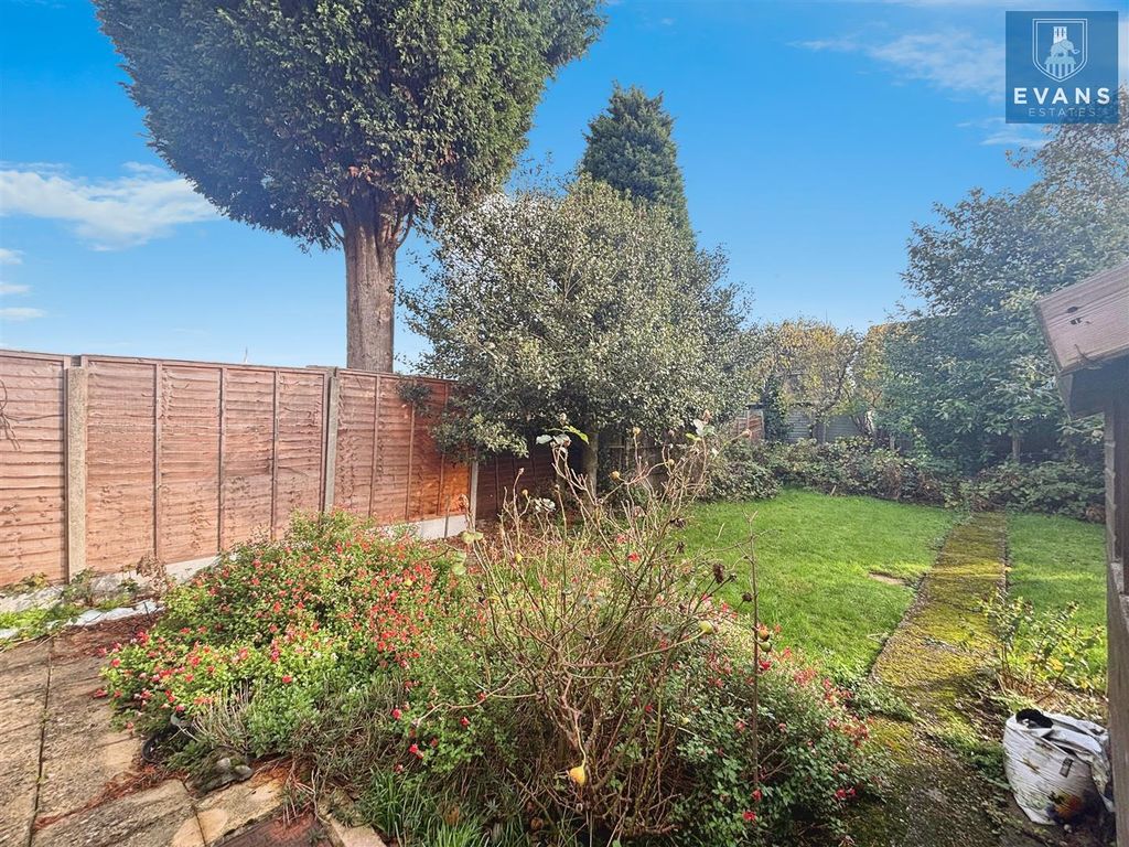 Property photo 3 of 11 Garden